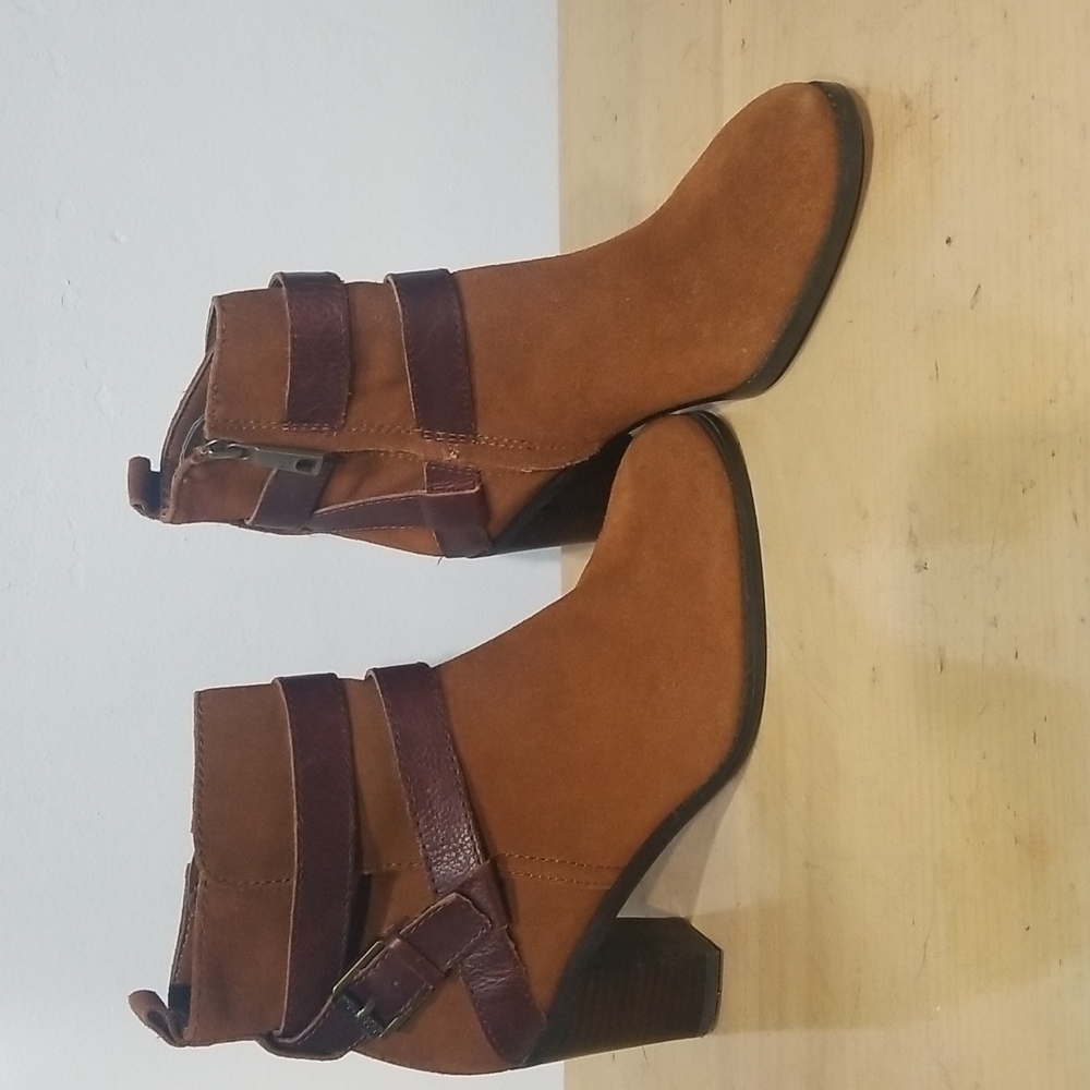 Raplh Lauren rust color Suede boots with leather straps